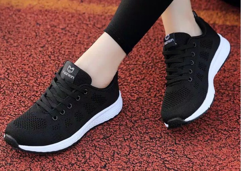 Gambar Keren Sepatu Wanita Warna Hitam