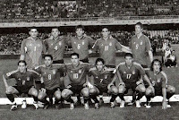 Selección de  ESPAÑA - Temporada 2004-05 - Casillas, Marchena, Albelda, Vicente y Fernando Torres; Michel Salgado, Xavi, Antonio López, Raúl, Joaquín y Puyol - ESPAÑA 1 (Marchena), BOSNIA-HERZEGOVINA 1 (Misimovic) - 08/06/2005 - Mundial de Alemania 2006, fase de clasificación - Valencia, estadio de Mestalla - Alineación: Casillas; Michel Salgado, Puyol (Juanito, 8'), Marchena, Antonio López (Xabi Alonso, 62'); Xavi, Albelda; Joaquín, Raúl, Vicente; y Fernando Torres (Luque, 34')