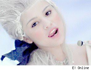 Selena-Gomez-Debuts-Love-You-Like-A-Love-Song-Video