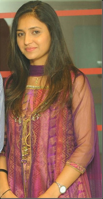 Telugu Heroine Sarayu Photoshoot Stills in Salwar Kameez