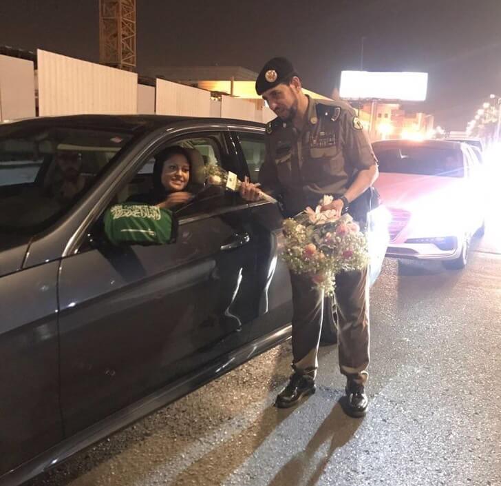 20 Times Police Officers Showed Their Kindness