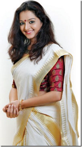 manju_varier_cute_in_saree