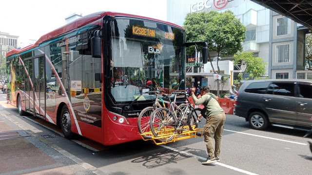 Beda Suroboyo Bus dan Trans Semanggi