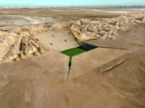 Stadion Sepakbola yang terbenam di Padang Pasir