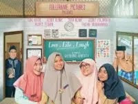 Download Film Cahaya Cinta Pesantren (2017)