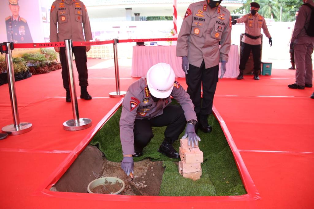 Kunjungan Kerja ke Palembang, Kapolri Resmikan Kampung Tangguh dan Aplikasi Polisi Dulur Kito