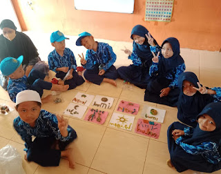 MENGENALKAN WARNA MELALUI PEMBELAJARAN DIFERENSIASI PADA ANAK DI SATUAN PAUD