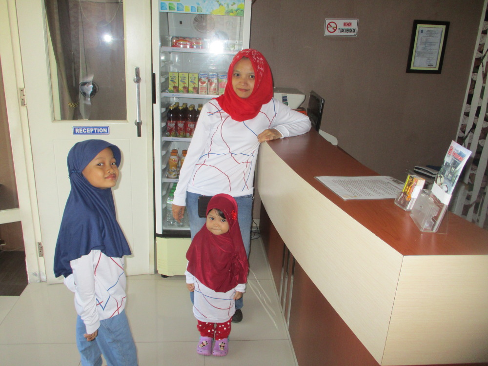 Resepsionis Grand Kebonsari Guest House & Homestay Syariah Surabaya