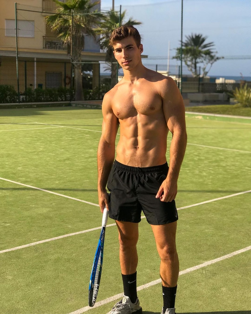 sexiest-male-tennis-player-shirtless-fit-young-jock-dude