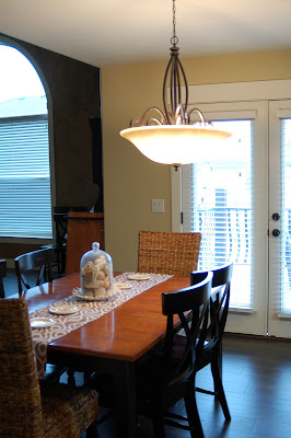 How to center a dining room light from www.jengallacher.com. #kitchenlighting #diningroomlighting