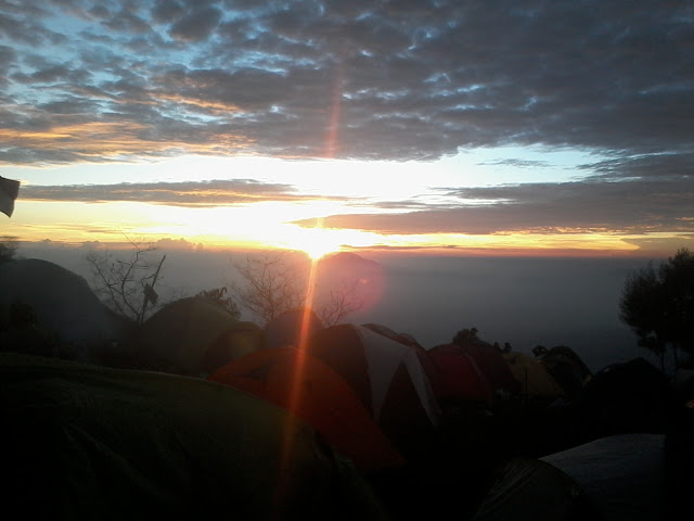 Indahnya sunrise dari pos 3