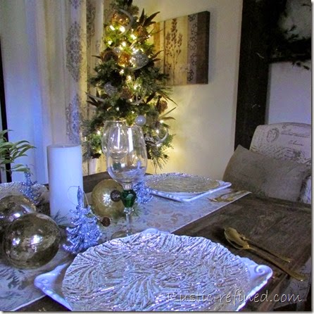 Setting a beautiful Holiday Table for Christmas @ Rustic-refined.com