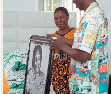 NIGERIAN ARTIST SEYI VIBEZ LOST HIS MOTHER