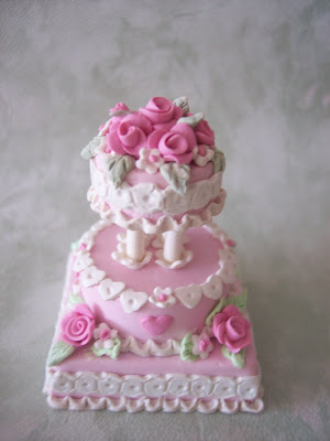 I chose pink and white for this Valentine's day wedding cake