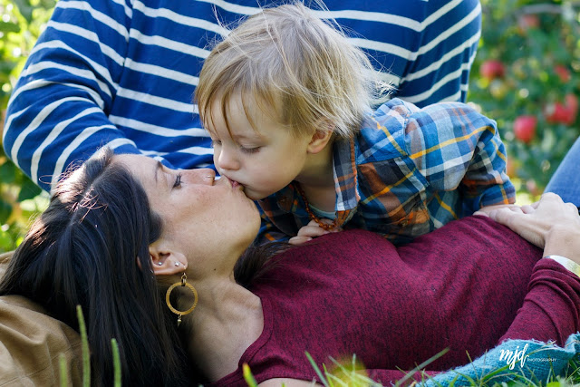 MJD Photography, Martha Duffy, Maternity Family Session, Allyson's Orchard, Walpole, NH, New Hampshire