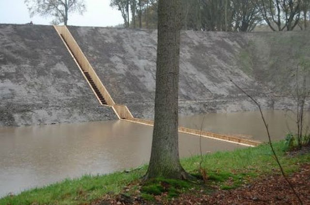 Very cool bridge equal with the river level - 0010