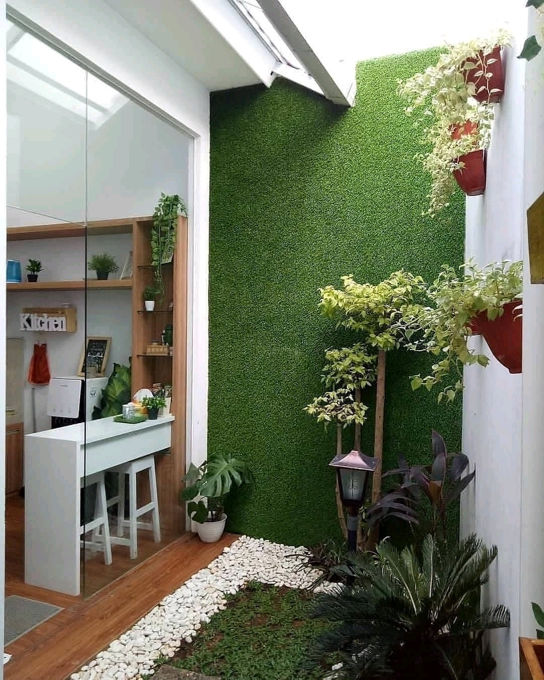 Keunikan Desain Taman  Dalam  Rumah Yang Menawan Rumah 