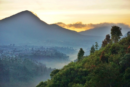 Klik untuk Melihat Sunrise di Tebing Keraton Bandung