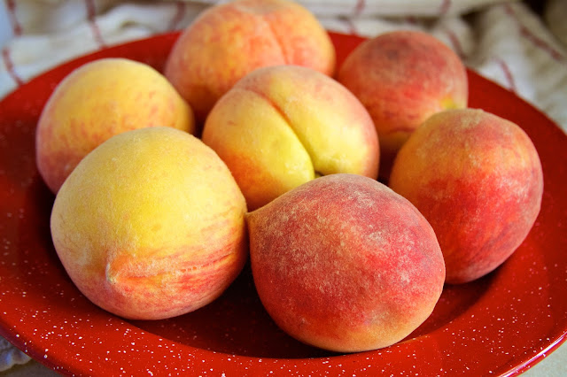 Fresh Peaches. Lansing Treats. Tammy Sue Allen Photography.