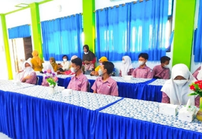 jawapes.or.id - Mahasiswi jurusan Administrasi Bisnis Politeknik Negeri Semarang