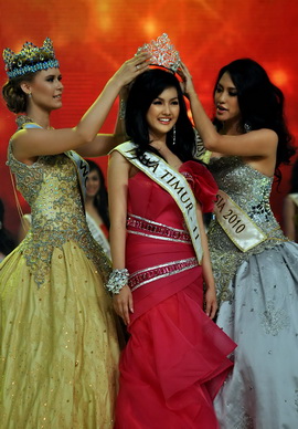 Astrid Ellena Miss Indonesia 2011
