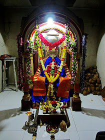 narsimha diety with laxmi goddess idol