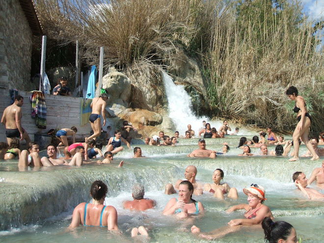 Asa petrec  unii sarbatorile pascale. Saturnia, Italia,la bai termale cu sulf