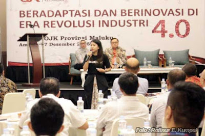 Ambon, Malukupost.com - Otoritas Jasa Keuangan (OJK) Provinsi Maluku menggelar seminar bertema "Beradaptasi dan Berinovasi di Era Revolusi Industri 4.0", bertempat di Ballroom Hotel Santika, Ambon, Senin (17/12). Seminar dihadiri seluruh Pimpinan Lembaga Jasa Keuangan (LJK) di daerah ini, dengan menghadirkan dua orang narasumber yakni Kepala Group Inovasi Keuangan Digital OJK Pusat Bapak Triyono dengan materi "Revolusi Industri 4.0 di Industri Jasa Keuangan dan Public Policy and Government Relations", Manager BukaLapak Vidya Simarmata dengan materi,"Berjaya di Era Bisnis Digital" dan menyampaikan succes story BukaLapak.com.