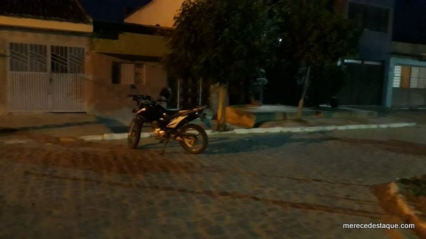 Moto roubada soa alarme e é abandonada por criminoso no Rio Verde em Santa Cruz do Capibaribe