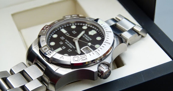 Jam tangan for sale: VICTORINOX Swiss Army Dive Master 
