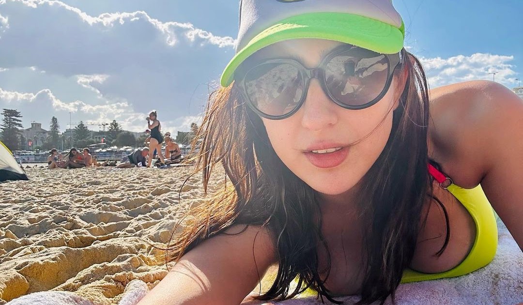 Sara Ali Khan sends Love in her Latest Sun-Kissed Selfie from Sydney Australia