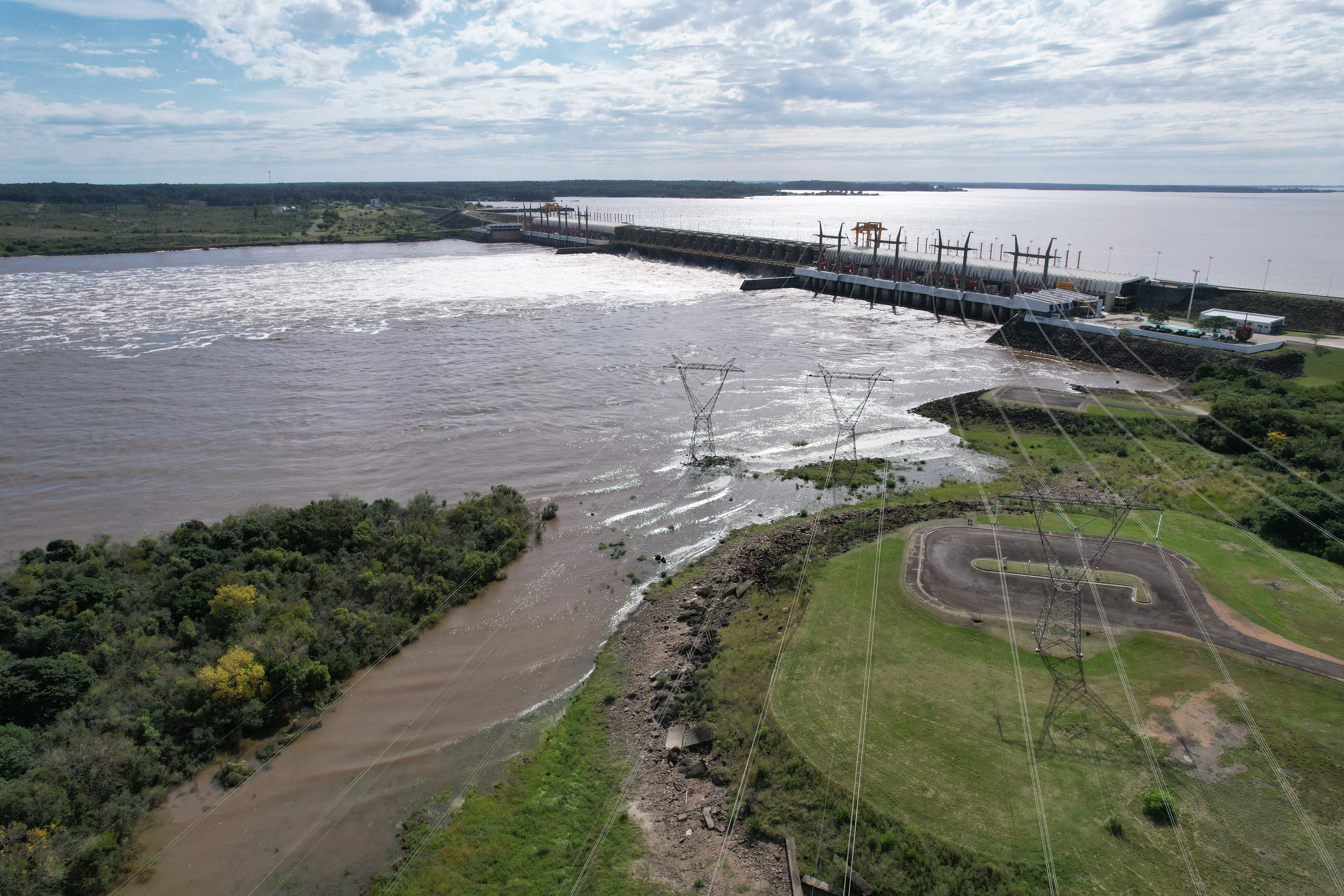 crece el rio uruguay