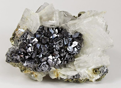 10 Batuan dan Mineral Paling Berbahaya di Dunia Yang Harus Kamu Hindari