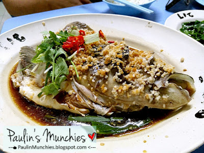 Paulin's Muchies - HK Mongkok Kui Ji kitchen at Chinatown Complex Food Centre - Steam fish head with fried garlic