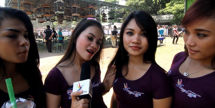 [VIDEO HEBOH] Model Cantik Di Kontes Burung Asia Cup 1 Nganjuk