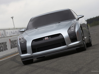 Front side - Nissan GT-R sport car pictures