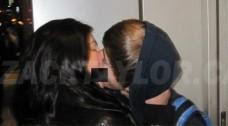 Appears Lip Kiss Photos Justin Bieber Fans