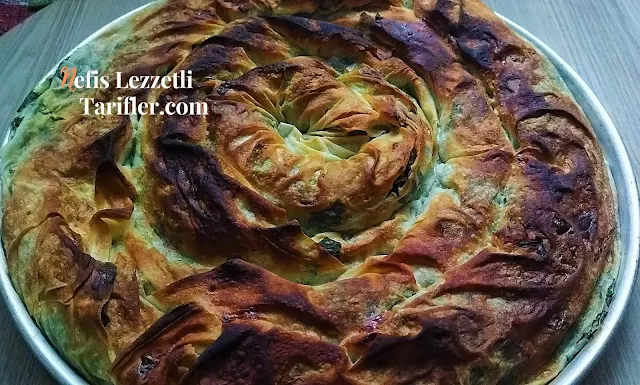 Bu Börek Fos Fos Kabarıyor-Hazır Yufka İle Hazırlanan Özel Soslu Ispanaklı Börek