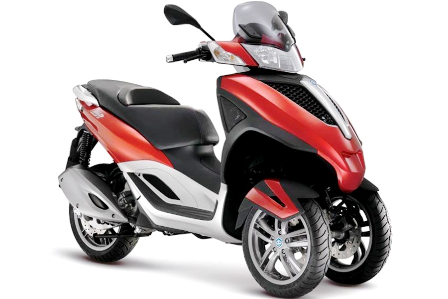 Piaggio MP3 Yourban 125 sepeda  motor  roda  tiga  model baru 