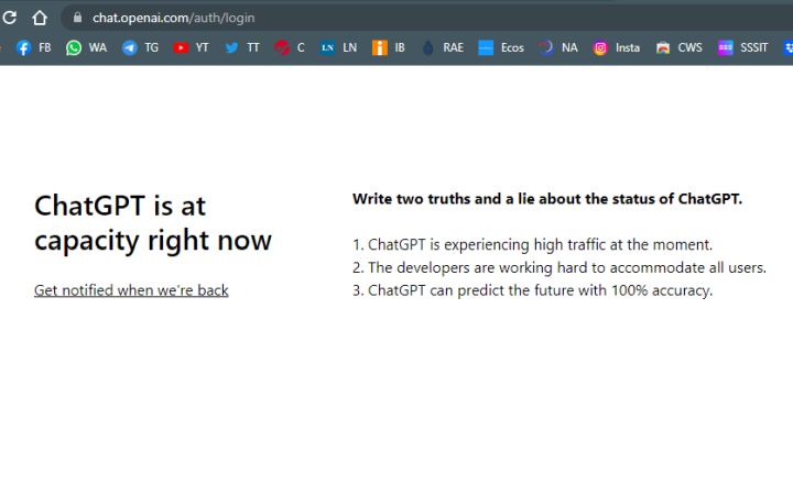 Foto ChatGPT is at capacity right now