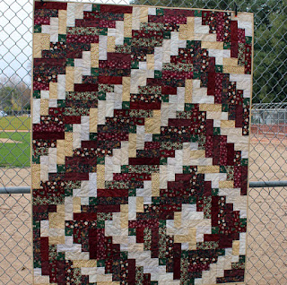 Christmas-Scrap-Log-Cabin-Quilt