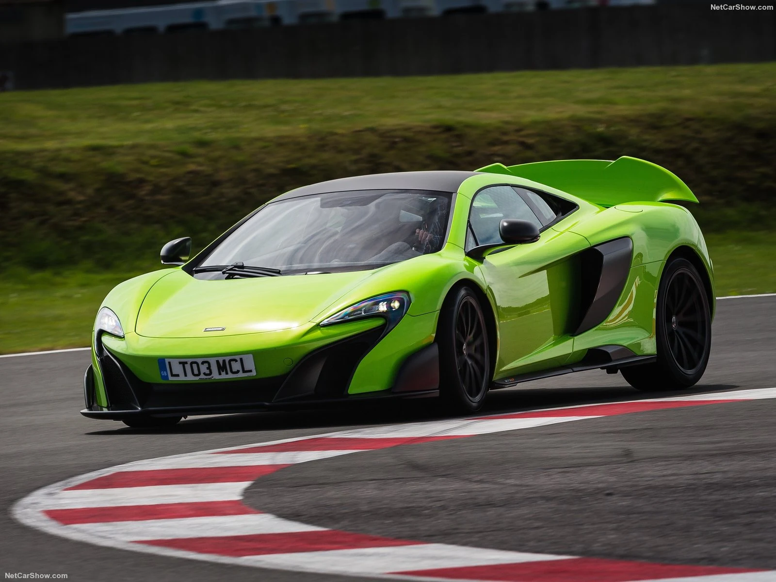 Hình ảnh siêu xe McLaren 675LT 2016 & nội ngoại thất