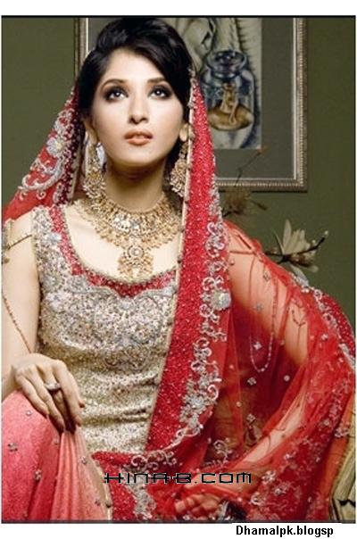  Kaam daar dresses are very common in Pakistan as a wedding party wear