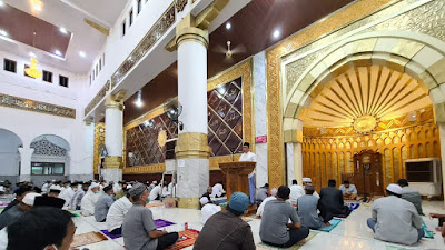 Bupati Wajo Shalat Tarwih Pertama di Masjid Ummul Quraa Sengkang