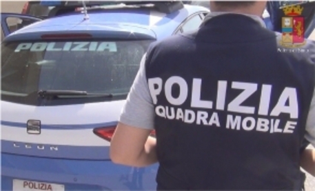 Violenza e abusi ai danni di una ragazza: due arresti