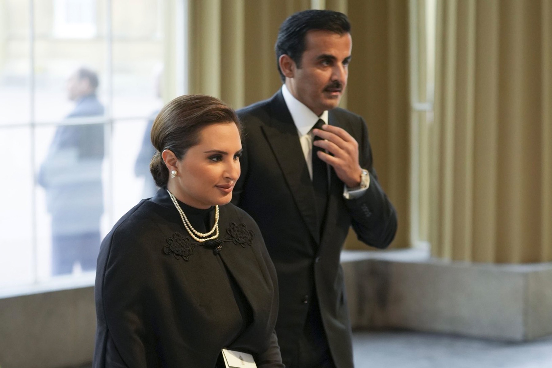 أمير قطر وزوجته في قصر باكنغهام لحضور جنازة الملكة إليزابيث  news