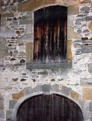 Photo de belles portes et fenêtres d'Auvergne