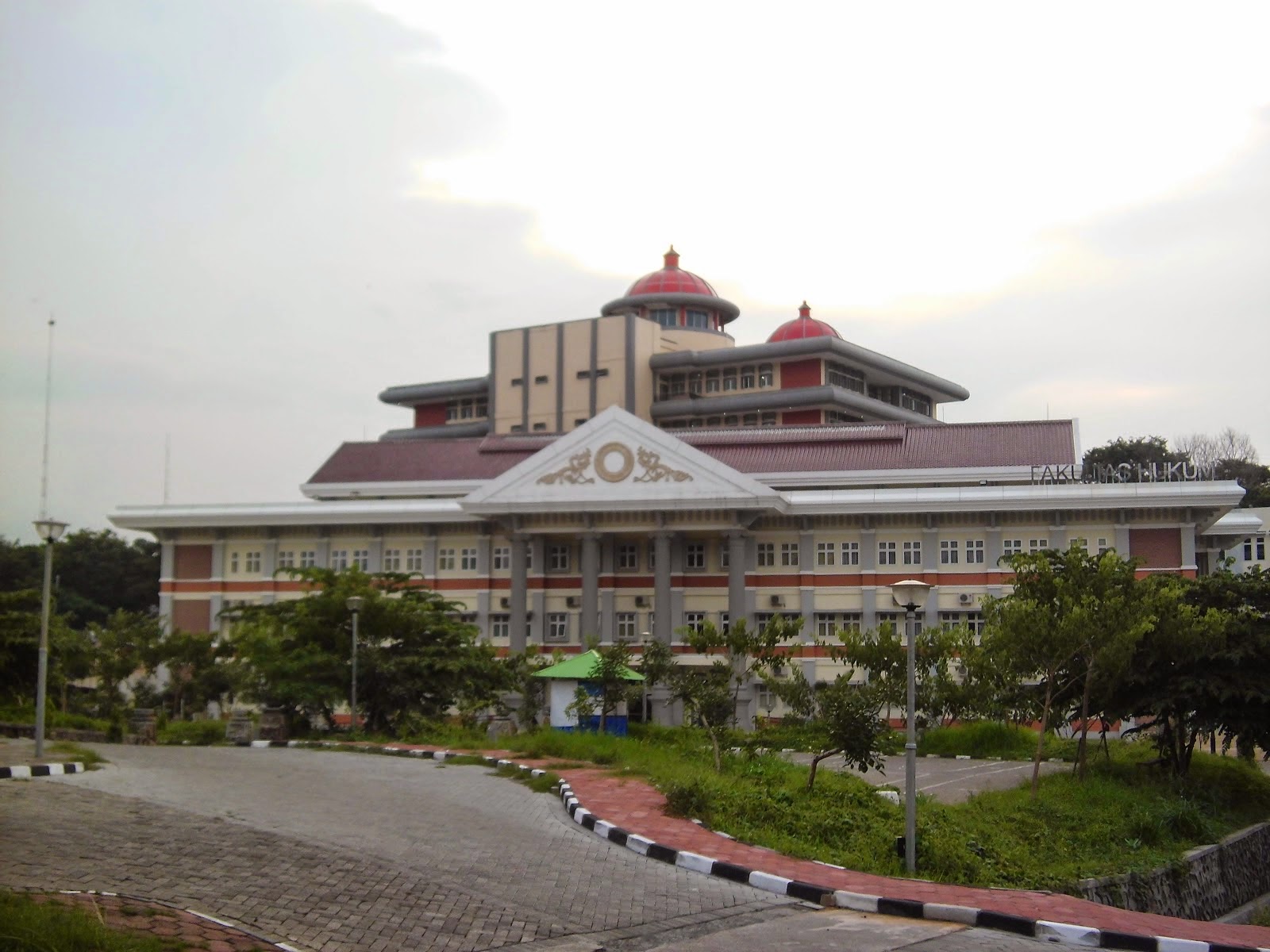 Gedung Fakultas Hukum Universitas Diponegoro UNDIP