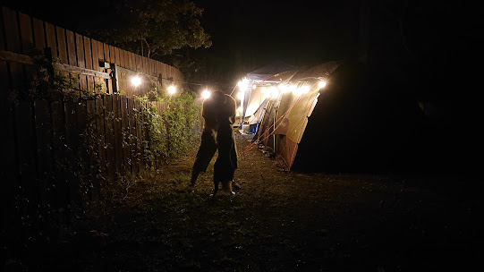キャンプ場ののサイトをコストコの電球でライティング
