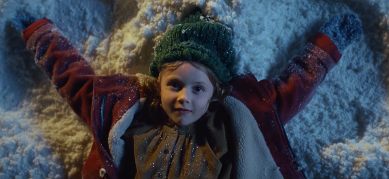 Adorable Little Girl Decides A Star Would Be The Perfect Gift For Mum this Christmas In Lloyds Bank Apple Pay Advert